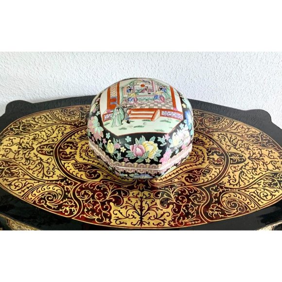 Lidded Large Container Bowl Vintage Oriental Style with Classic & Floral Design - Picture 3 of 8